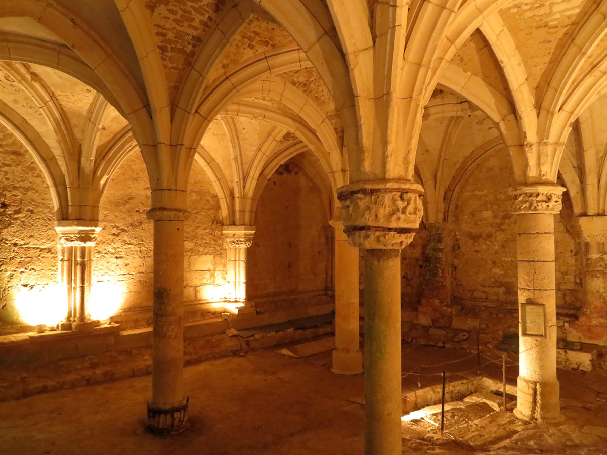 Salle capitulaire de l'Abbaye Royale de Saint-Michel-en-l'Herm