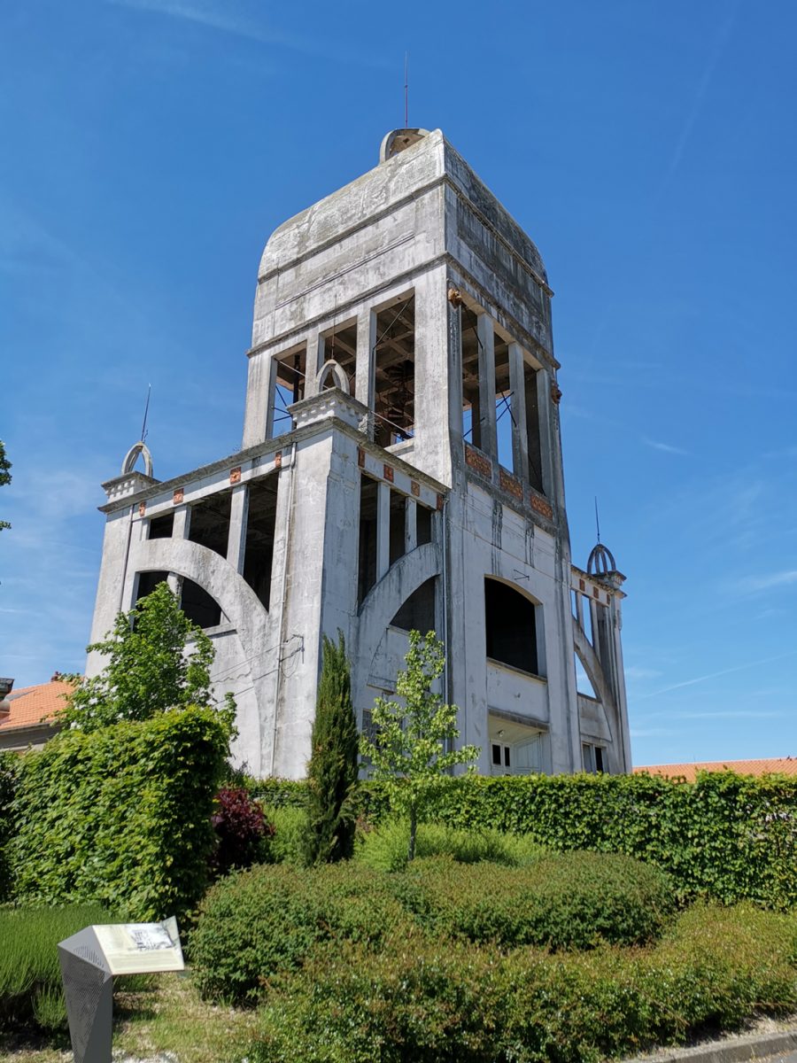 chateau-eau-lucon