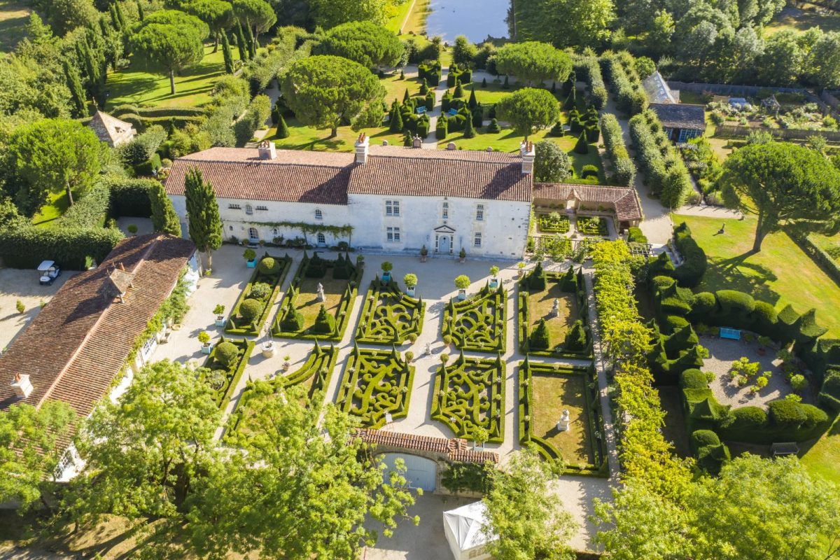 Photo aérienne des jardins de William Christie à Thiré