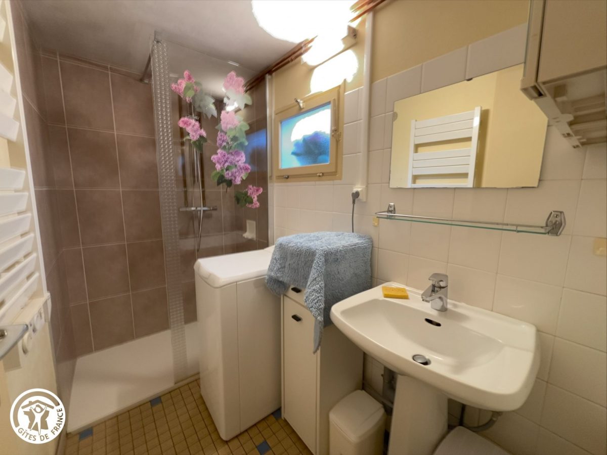 H85G009900-694001f6b3a59