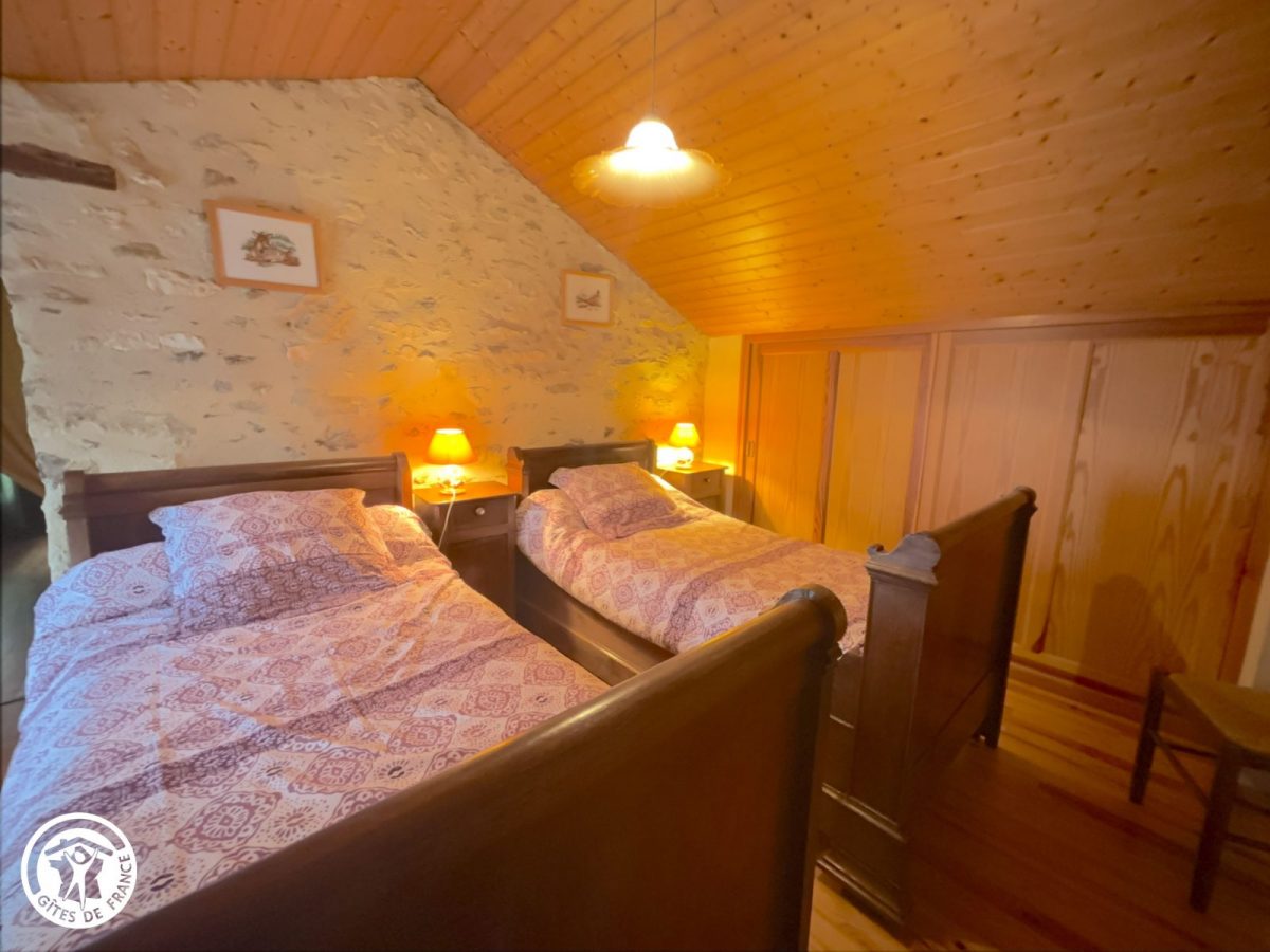 H85G009900-694001f8c3256