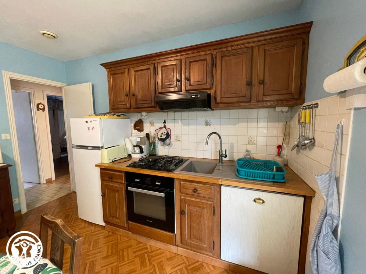 H85G010228-68d2add76c942