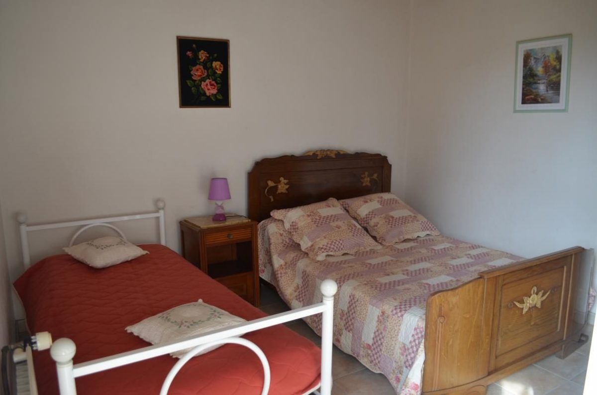 H85G010372-5be0735380735-957a3b940e72456db26784360f1d3edc