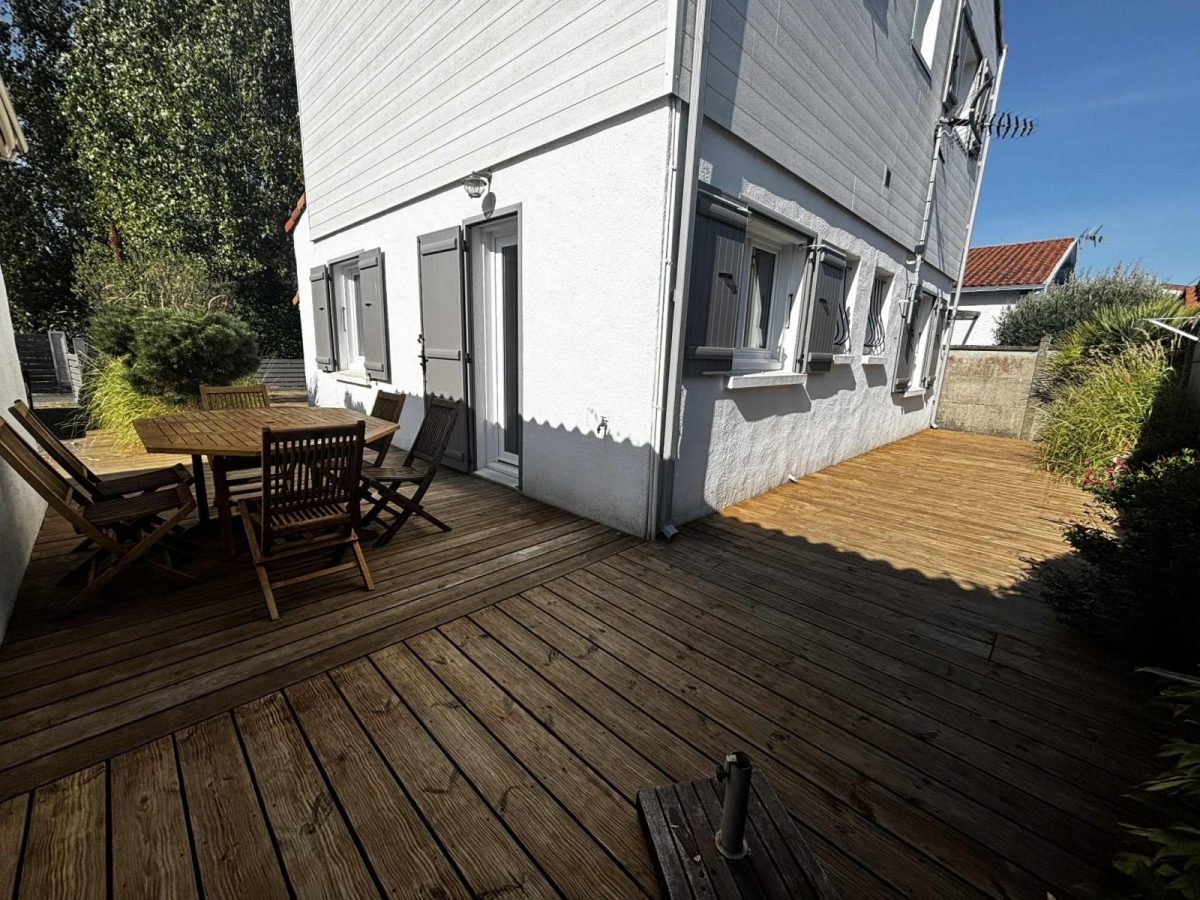 NVqbAm-I-24a4d065a2c54da88f5f69f24626bb6d