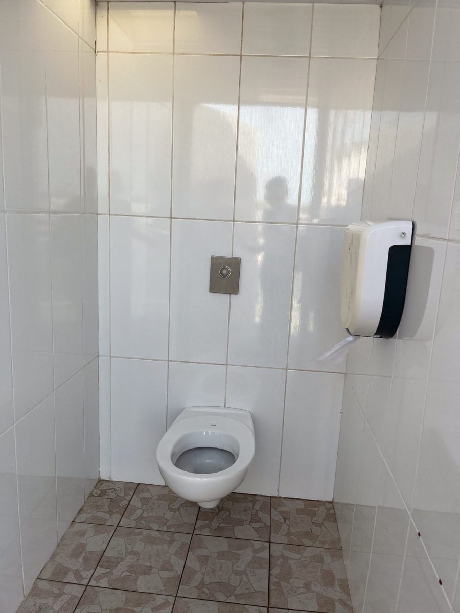 Toilettes publiques -manege – L’Aiguillon-sur-Mer (1)