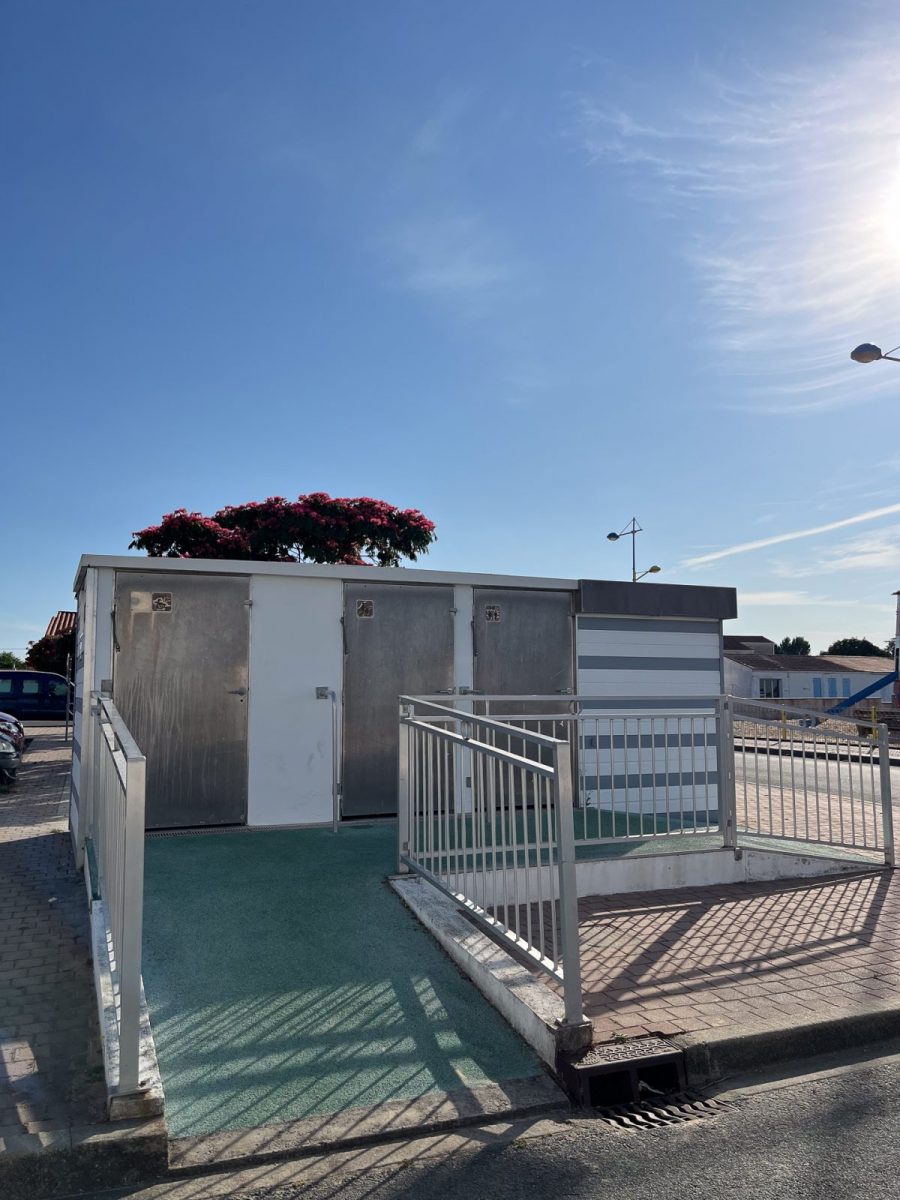 Toilettes publiques -manege – L’Aiguillon-sur-Mer (2)