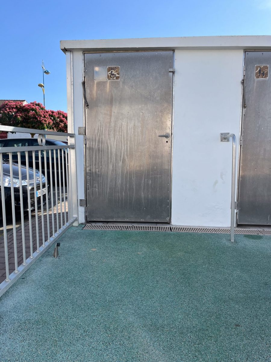 Toilettes publiques -manege – L’Aiguillon-sur-Mer (3)