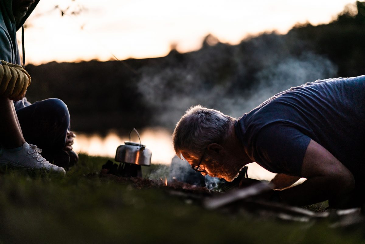 bivouac-bushcraft-pieds-aventure-chateau-guibert- © Phoniclips.tv – Clément Louineau (2)