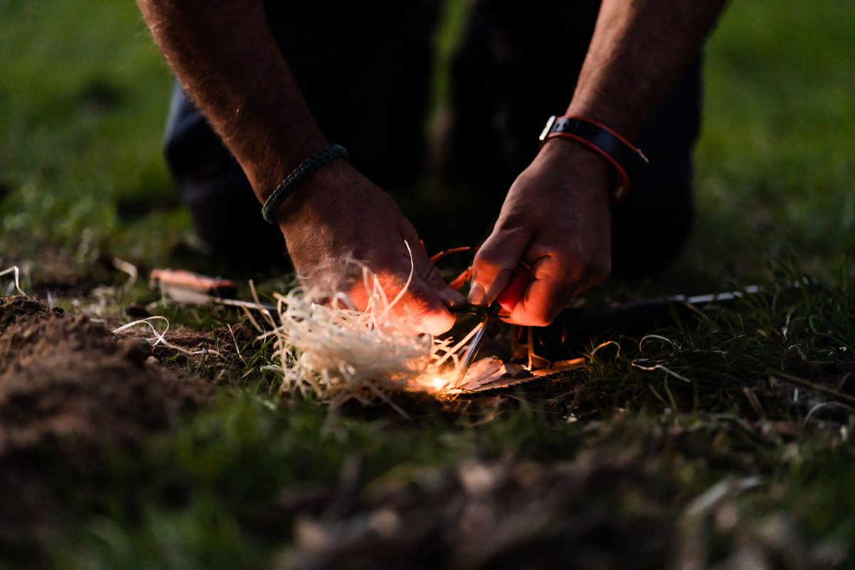bivouac-bushcraft-pieds-aventure-chateau-guibert- © Phoniclips.tv – Clément Louineau (5)